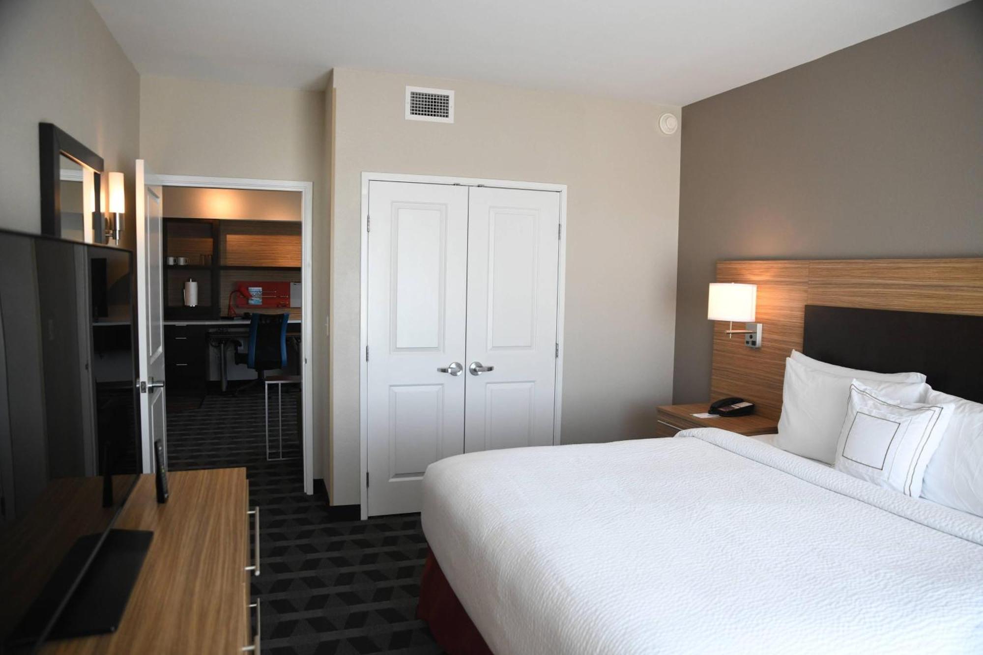 Towneplace Suites Kansas City At Briarcliff Εξωτερικό φωτογραφία